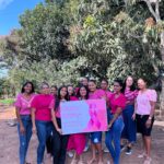 Jovens do Projeto Raízes participam de formação sobre Associativismo e vivenciam o Outubro Rosa