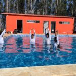 Aula de Natação fortalece habilidades e confiança dos jovens do Projeto Ecoturismo: Guia para o Futuro